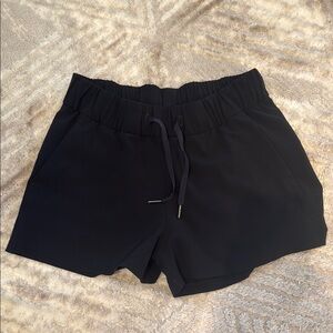 Lululemon On The Fly mid rise short